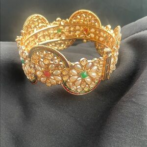 Elegant Gold and Multicolor Floral Bracelet